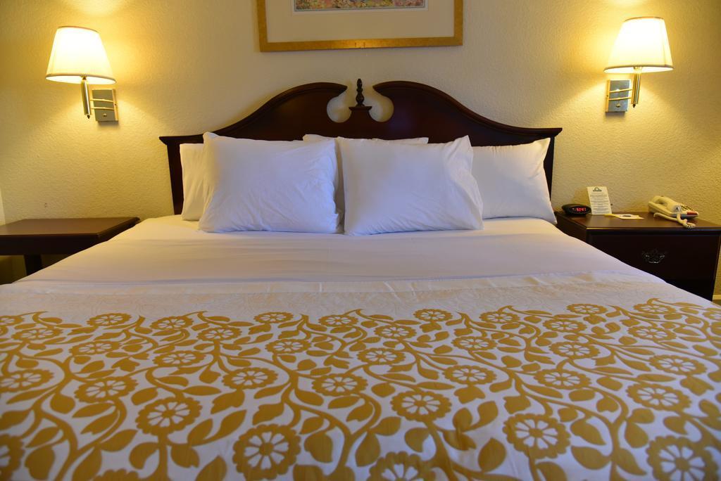 Econo Lodge Cherry Point Havelock Kültér fotó