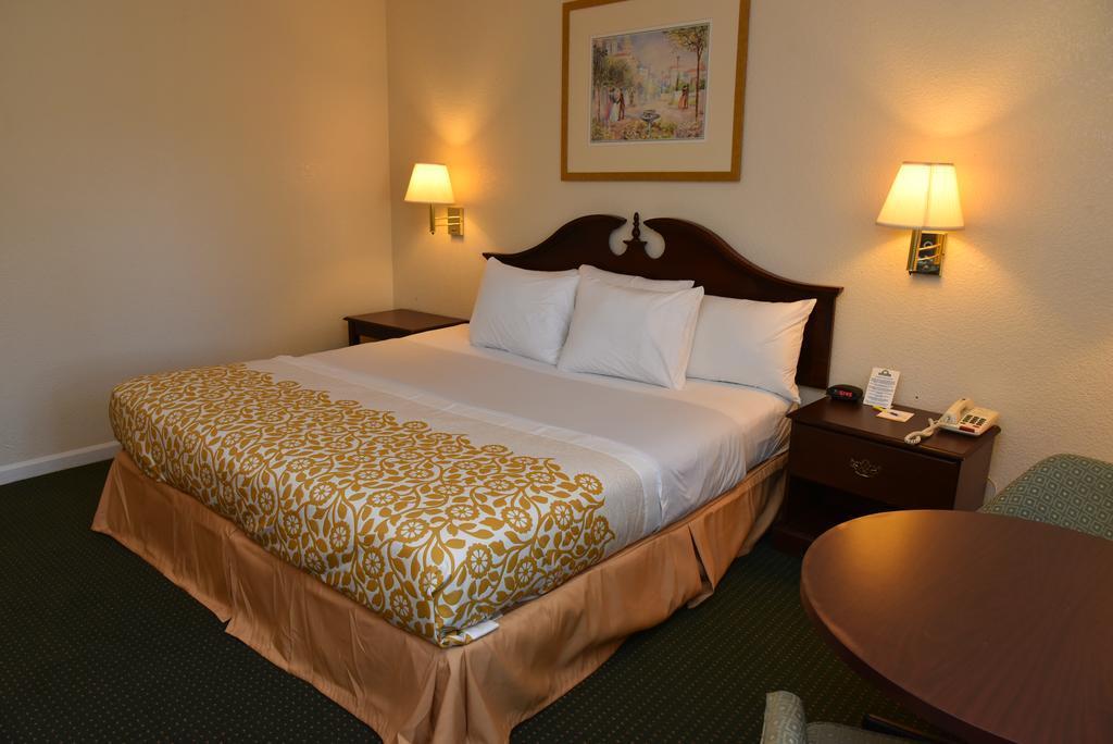Econo Lodge Cherry Point Havelock Kültér fotó