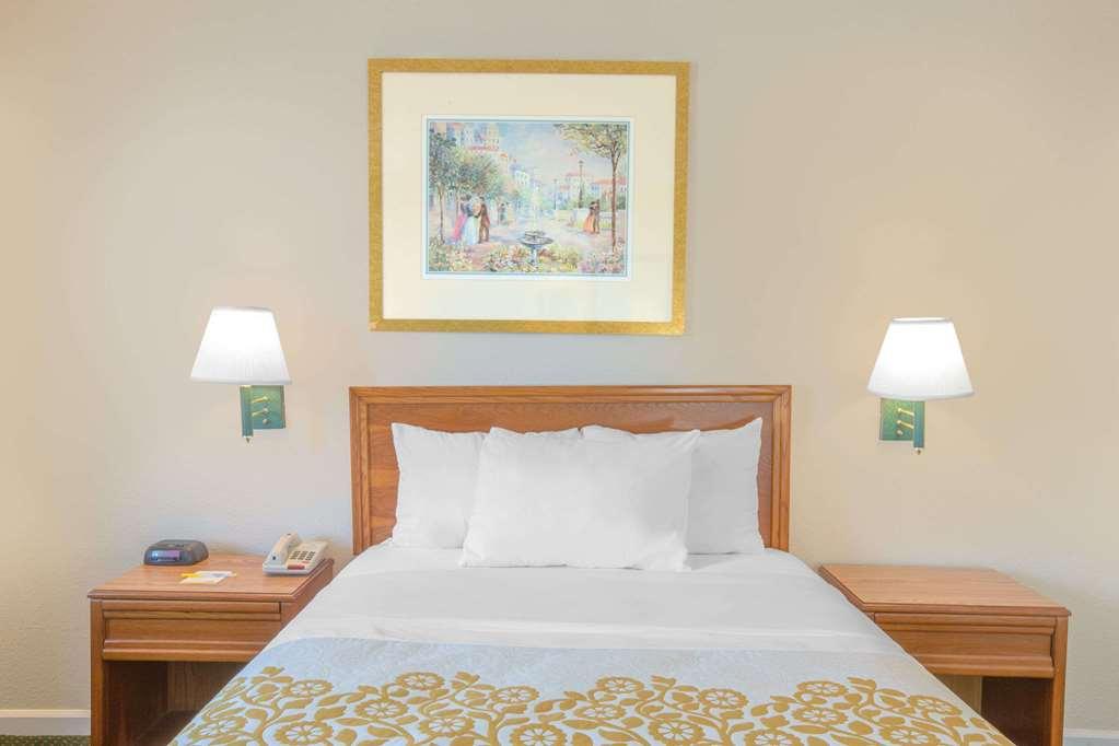Econo Lodge Cherry Point Havelock Kültér fotó