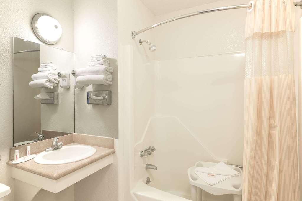 Econo Lodge Cherry Point Havelock Kültér fotó