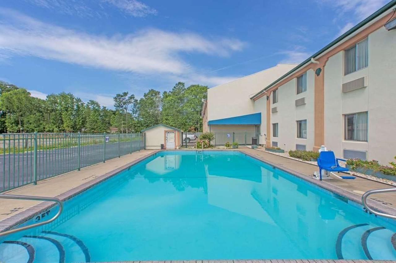 Econo Lodge Cherry Point Havelock Kültér fotó