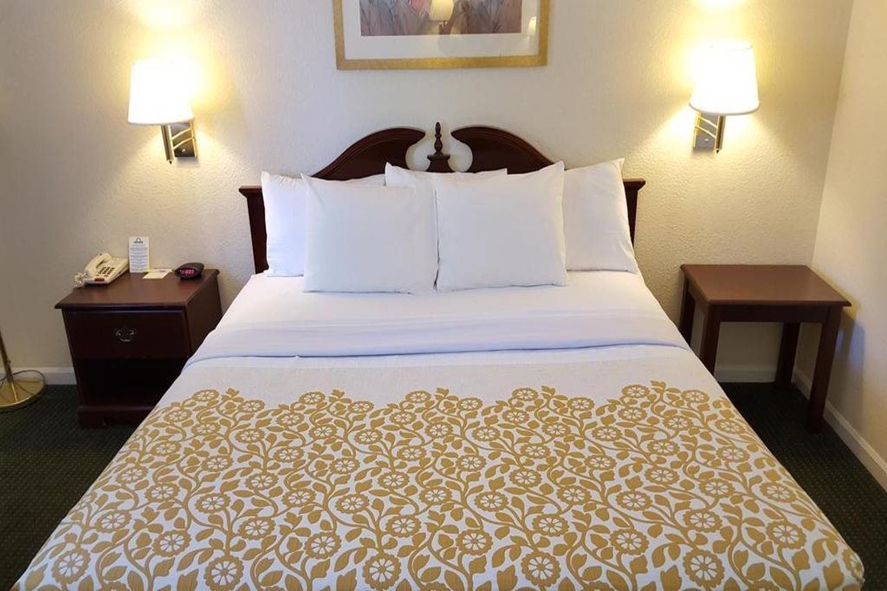 Econo Lodge Cherry Point Havelock Kültér fotó