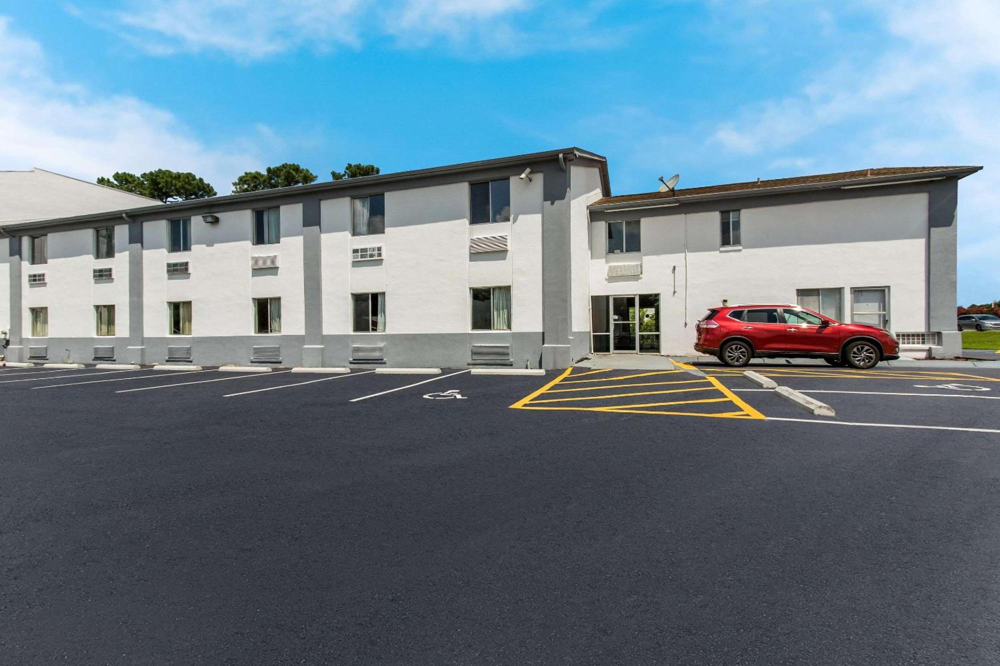 Econo Lodge Cherry Point Havelock Kültér fotó