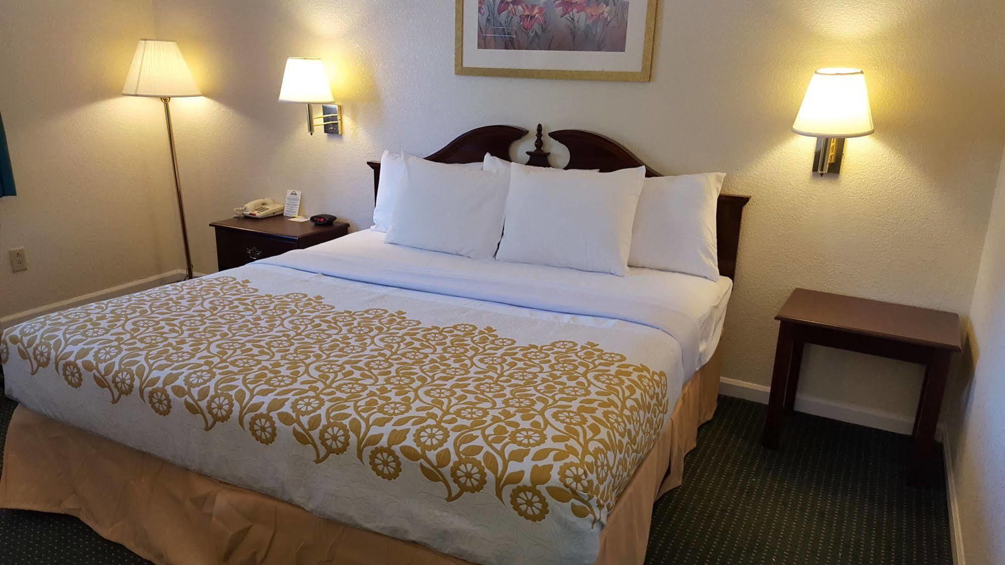 Econo Lodge Cherry Point Havelock Kültér fotó