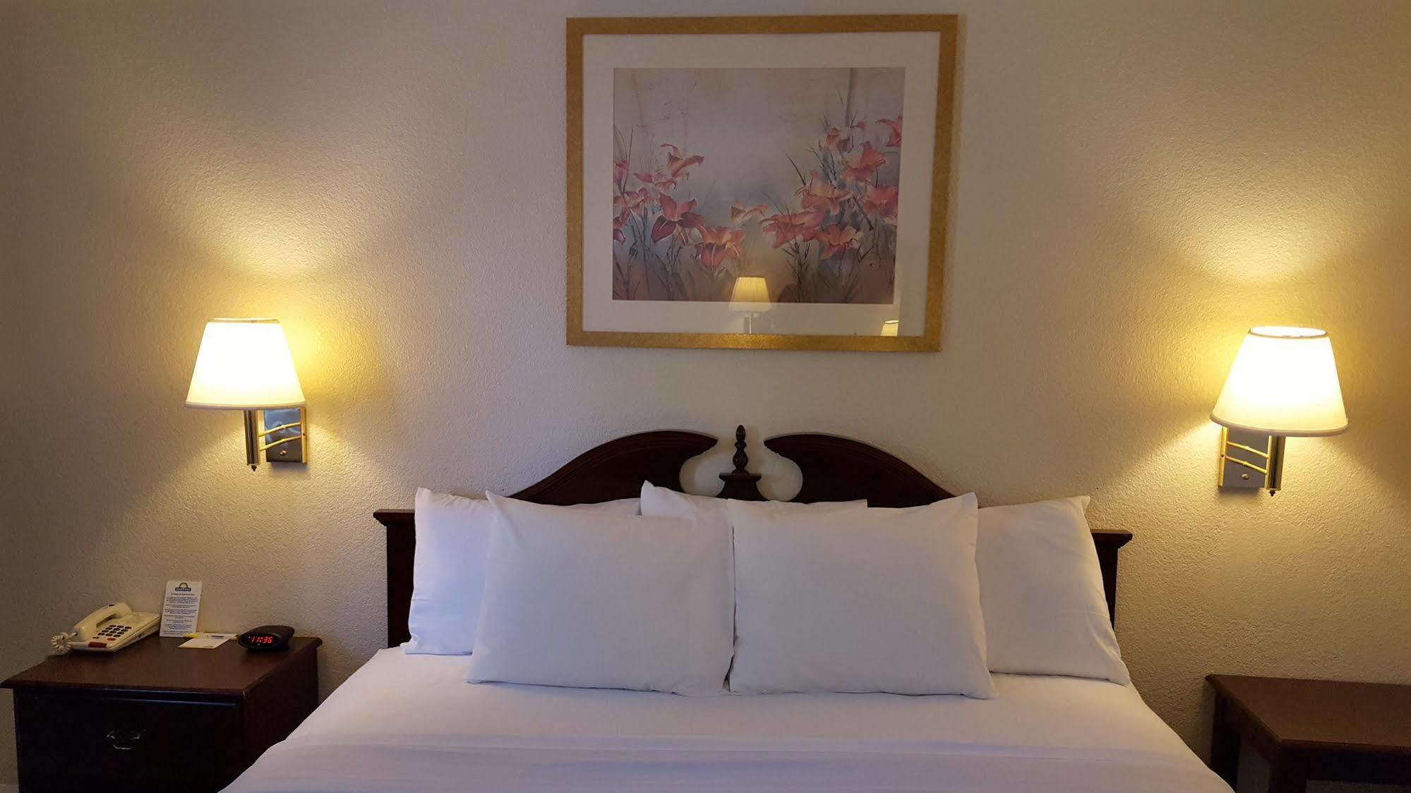 Econo Lodge Cherry Point Havelock Kültér fotó