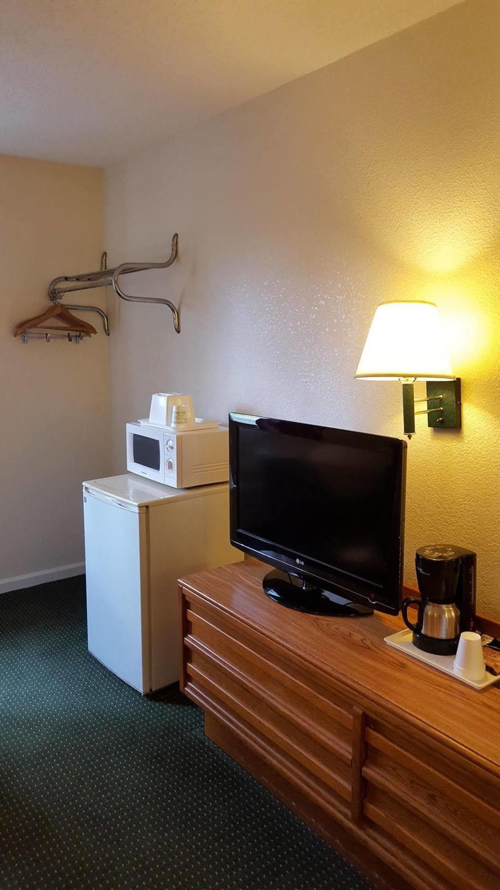 Econo Lodge Cherry Point Havelock Kültér fotó